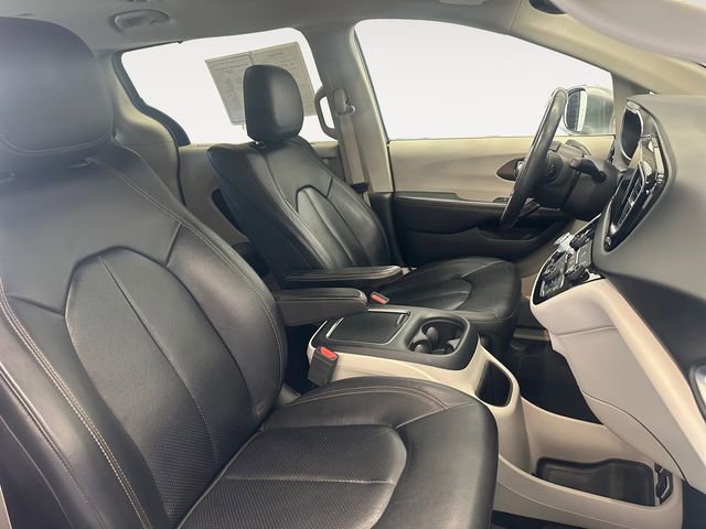 Used 2017 Chrysler Pacifica Touring-L Plus w/ Tire & Wheel Group FWD image 15