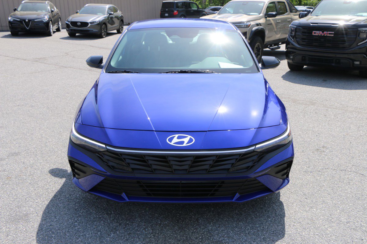 Used 2025 Hyundai Elantra Sport FWD image 11