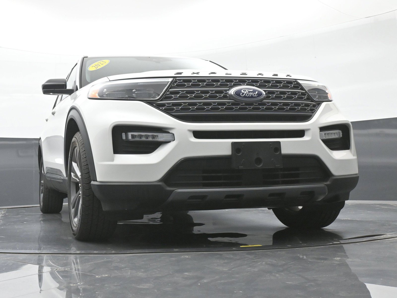 Used 2023 Ford Explorer XLT w/ Equipment Group 202A AWD/4WD image 43