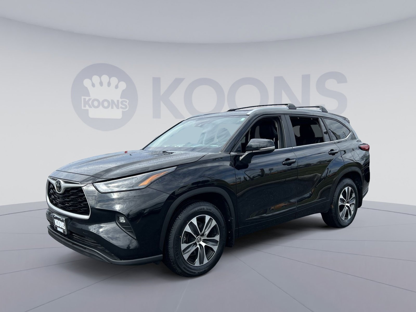 Used 2023 Toyota Highlander XLE image 1