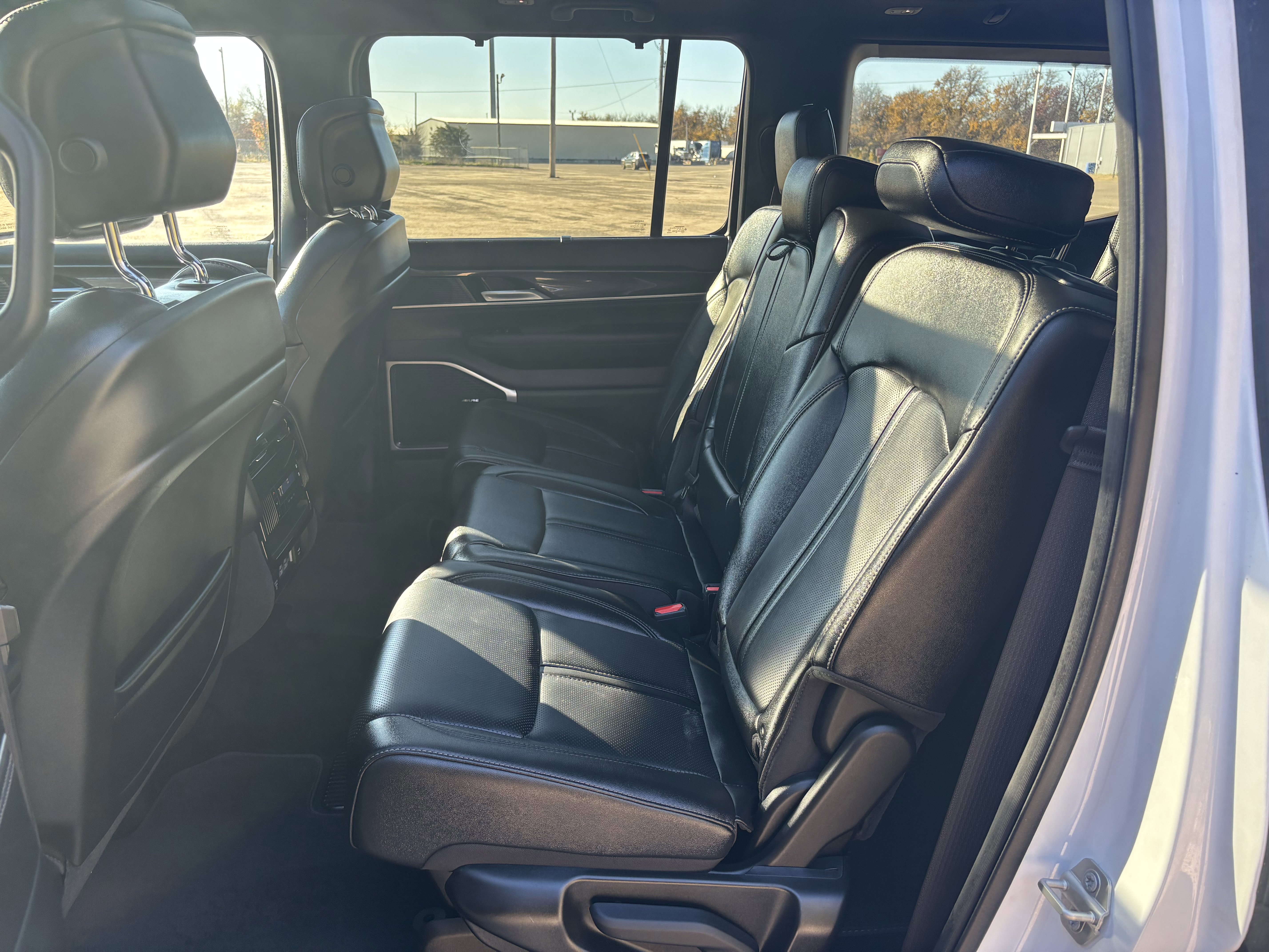 Used 2024 Jeep Wagoneer 4WD w/ Premium Group I image 25