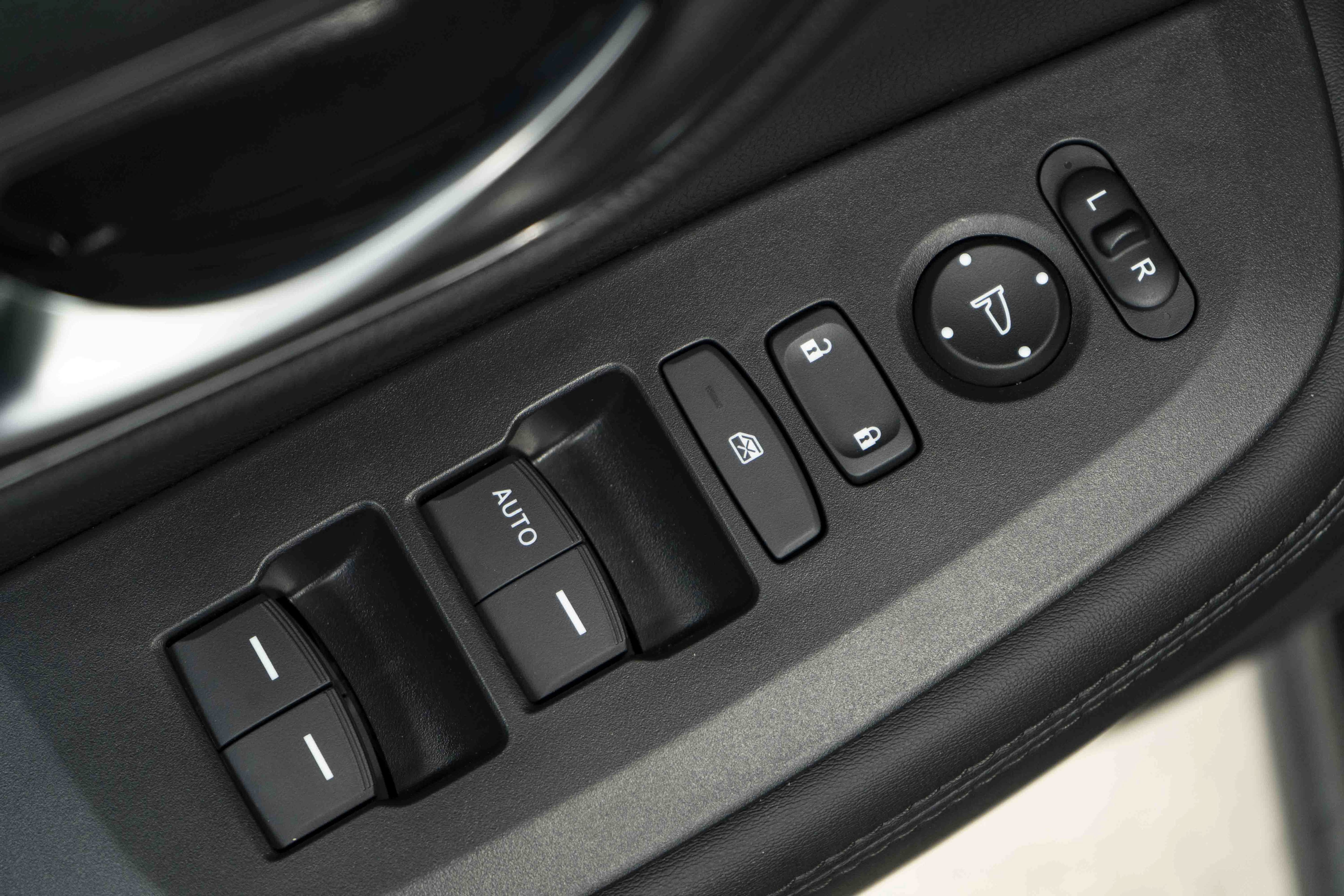 Certified 2026 Honda HR-V LX image 37