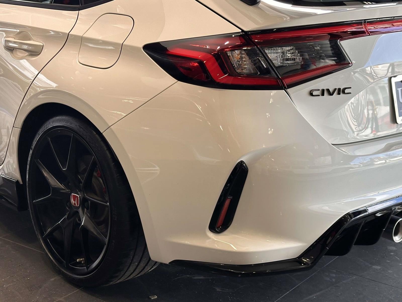 Used 2024 Honda Civic Type R image 9