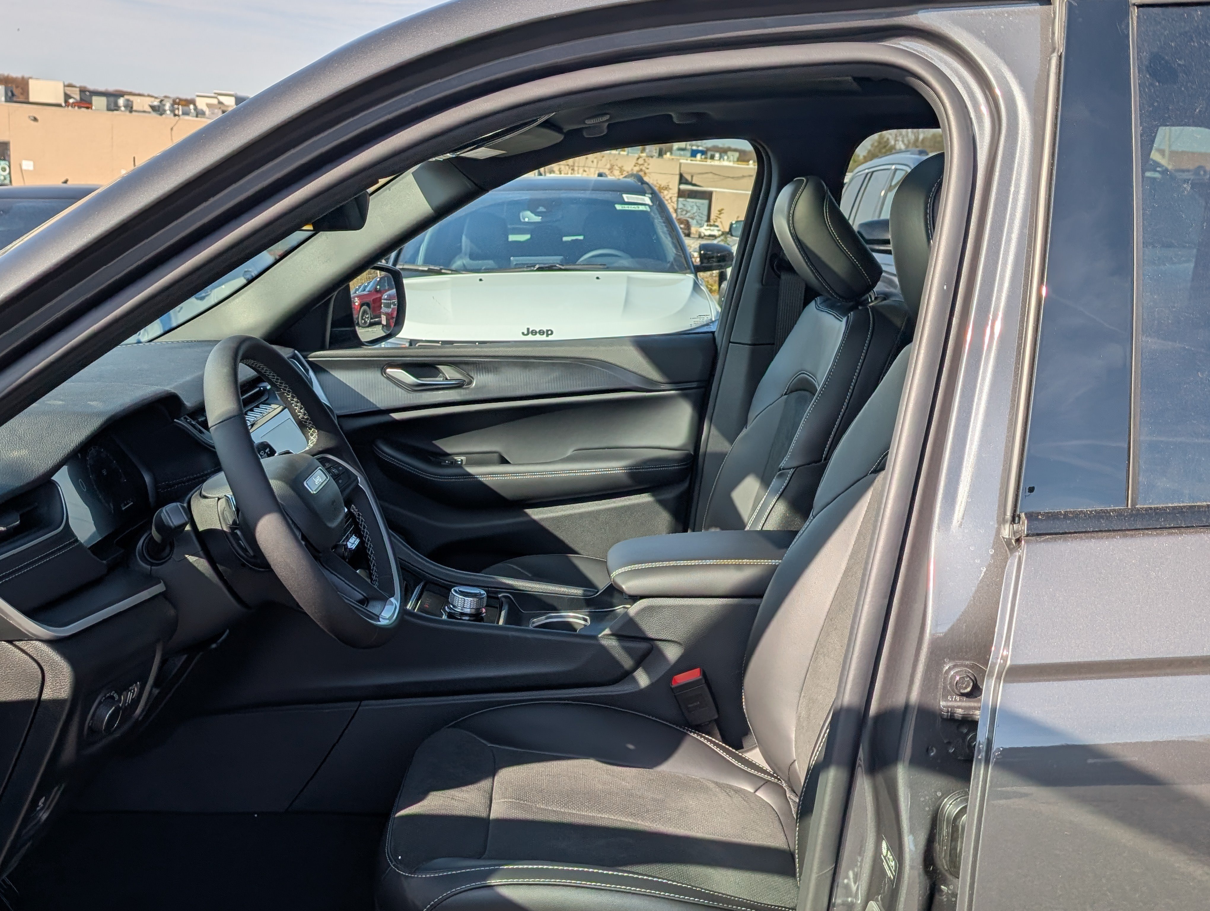 New 2025 Jeep Grand Cherokee Altitude AWD/4WD image 14