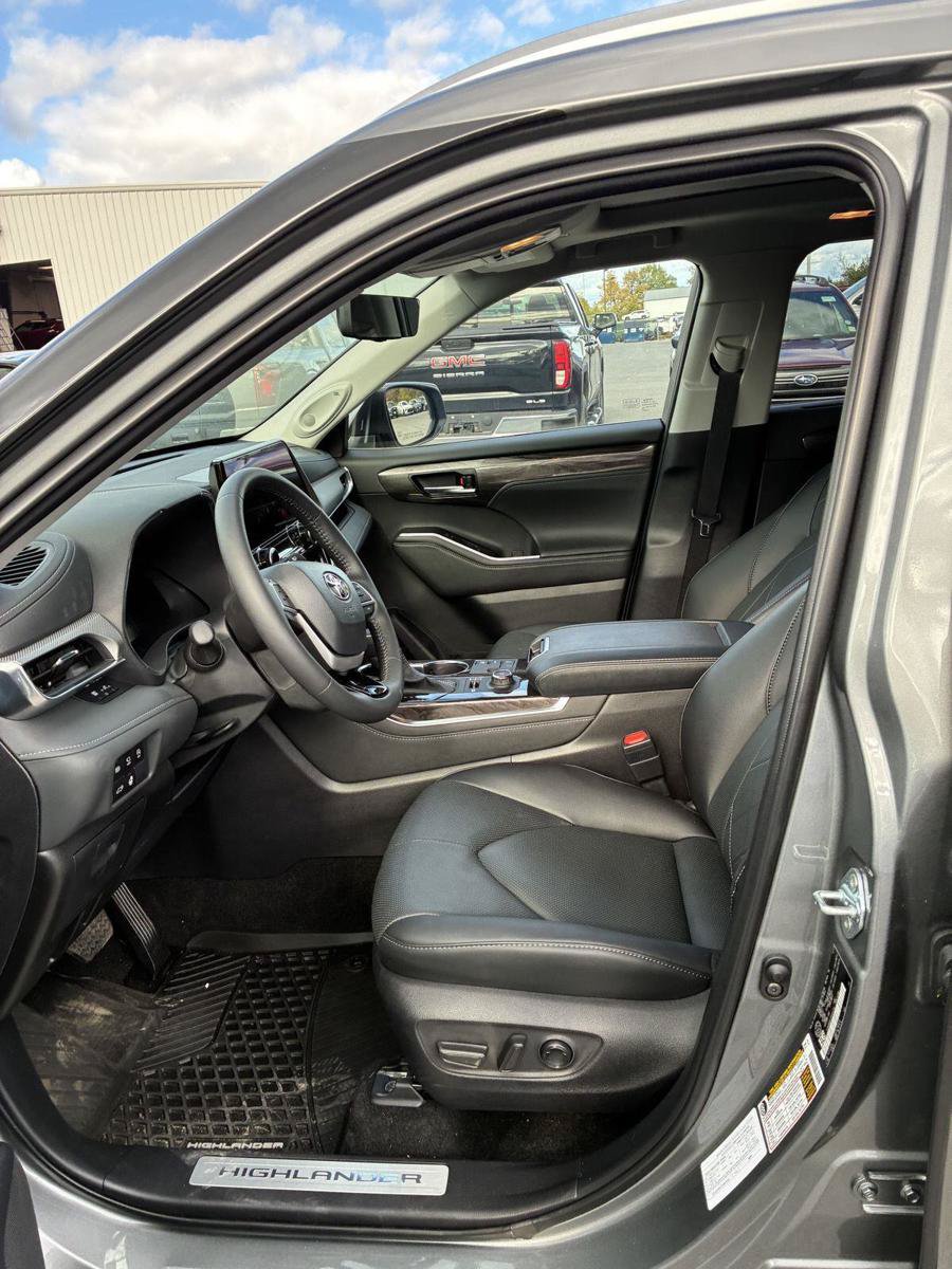 Used 2026 Toyota Highlander Limited AWD/4WD image 22