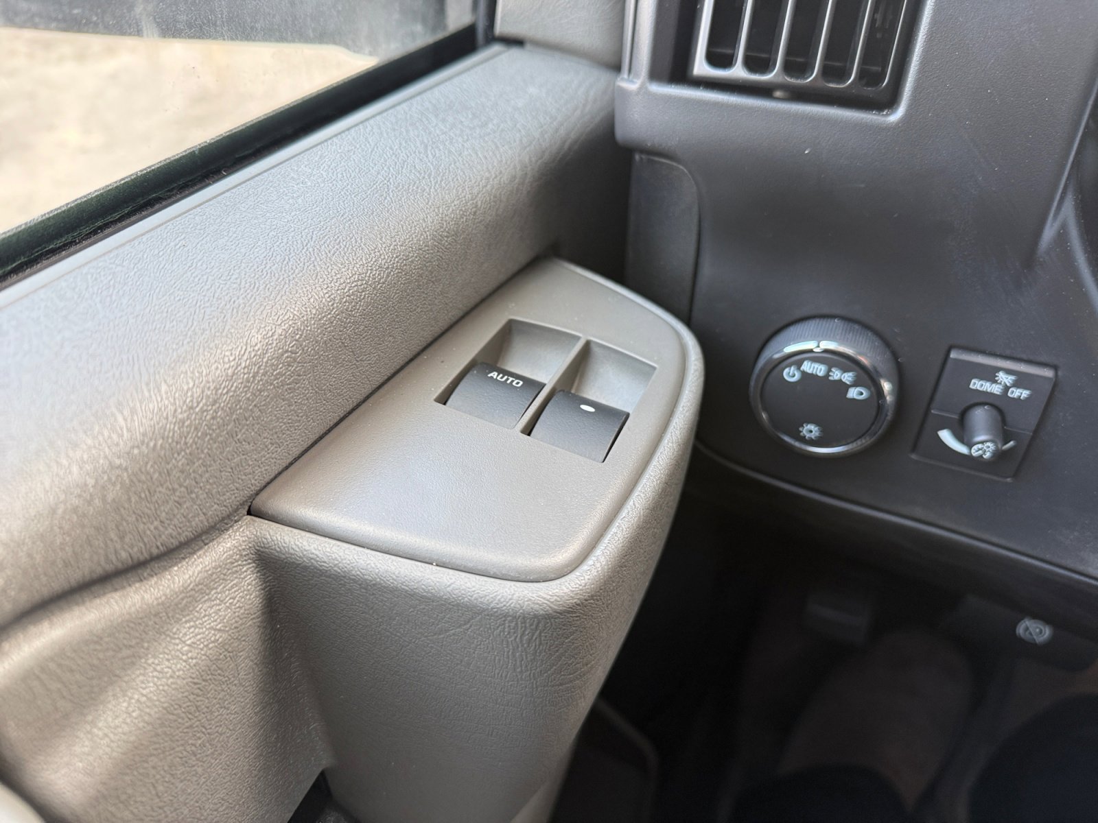 New 2025 Chevrolet Express 3500 w/ Power Convenience Package RWD image 15