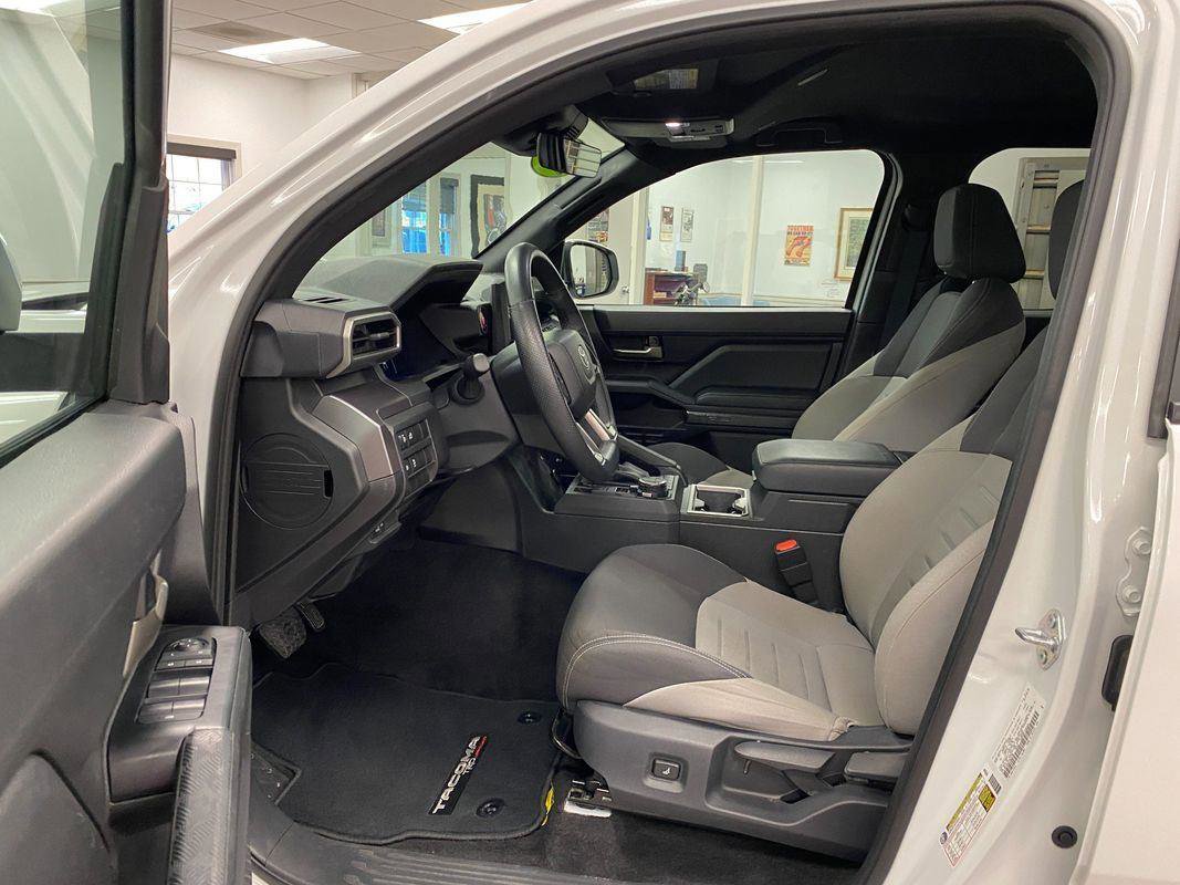 Used 2025 Toyota Tacoma TRD Off-Road image 10