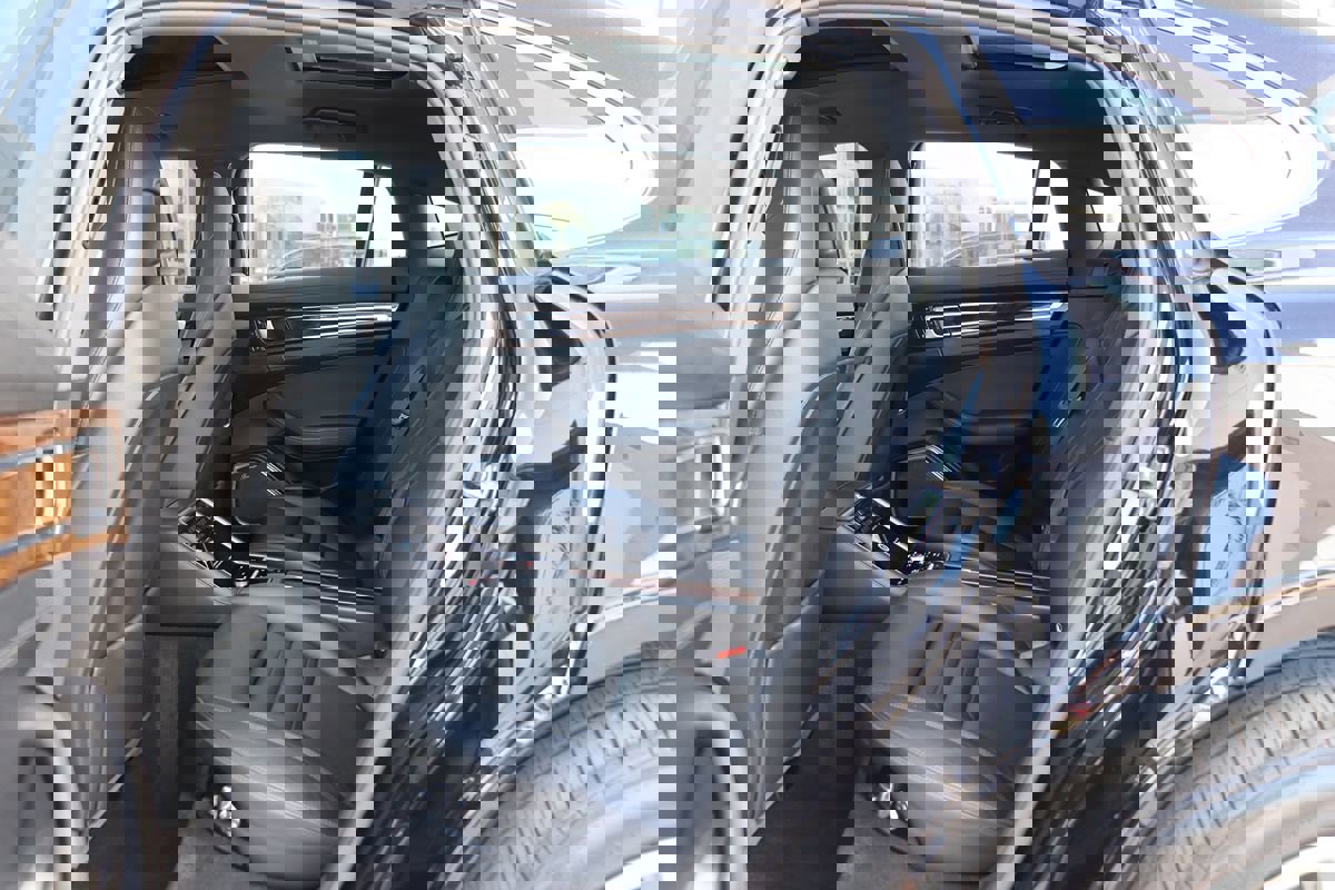 Used 2017 Porsche Panamera 4S w/ Sport Chrono Package image 49