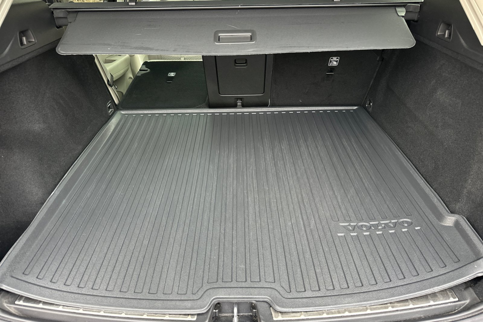 Certified 2024 Volvo XC60 B5 Plus w/ Protection Package Premier AWD/4WD image 18
