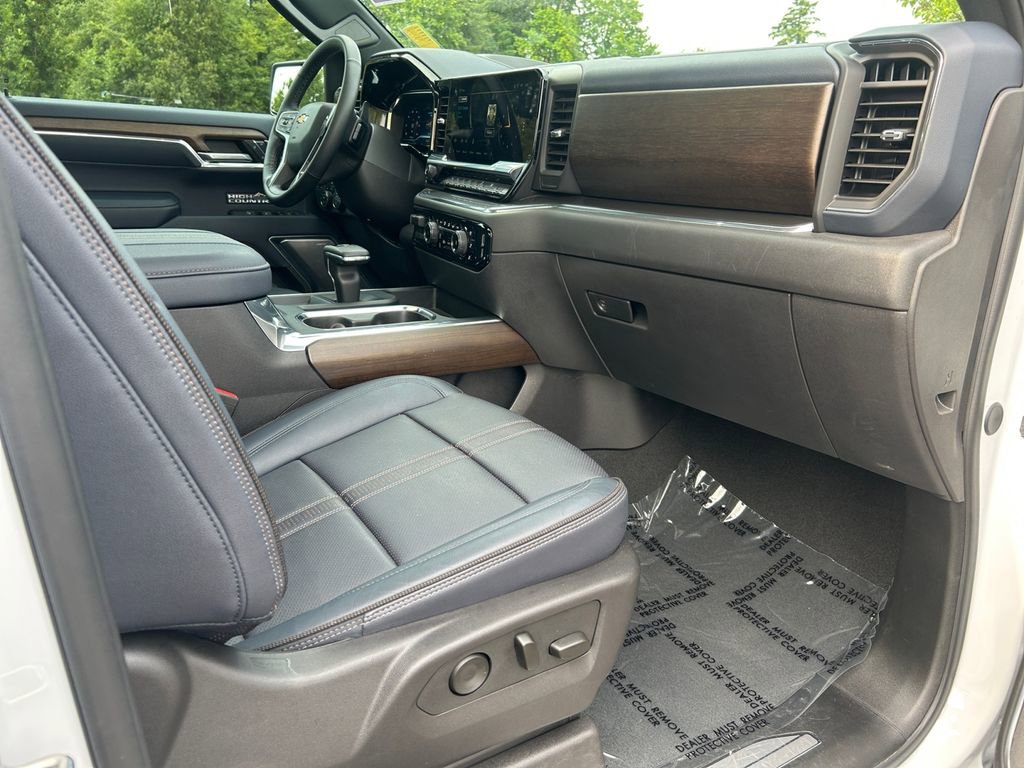 Used 2024 Chevrolet Silverado 1500 High Country w/ Technology Package image 26