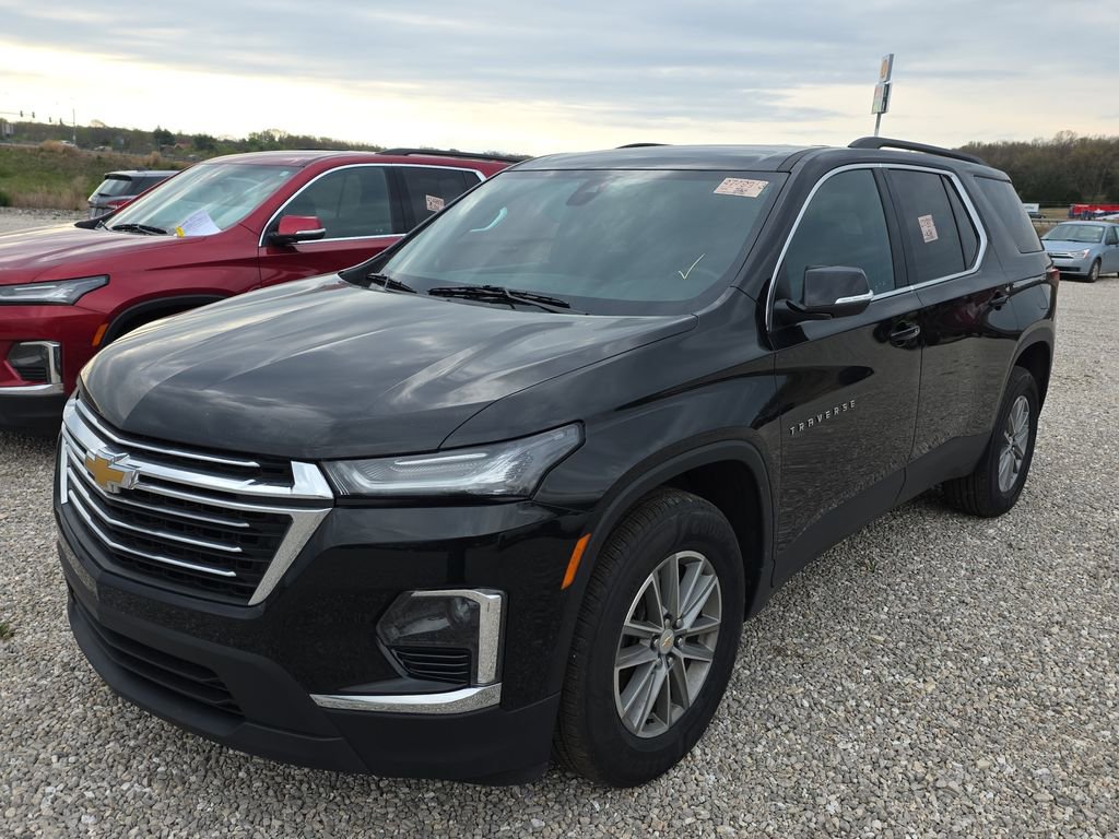 Used 2023 Chevrolet Traverse LT image 3
