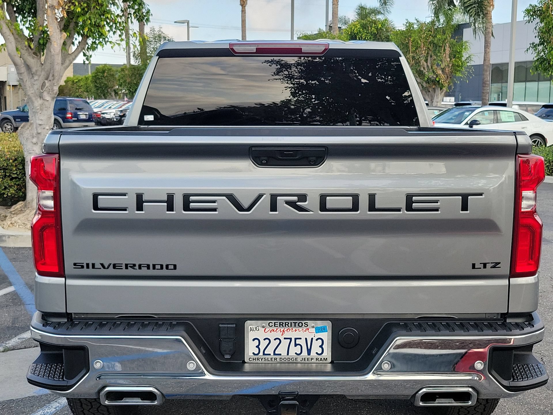 Used 2023 Chevrolet Silverado 1500 LTZ w/ Z71 Off-Road Package AWD/4WD image 3