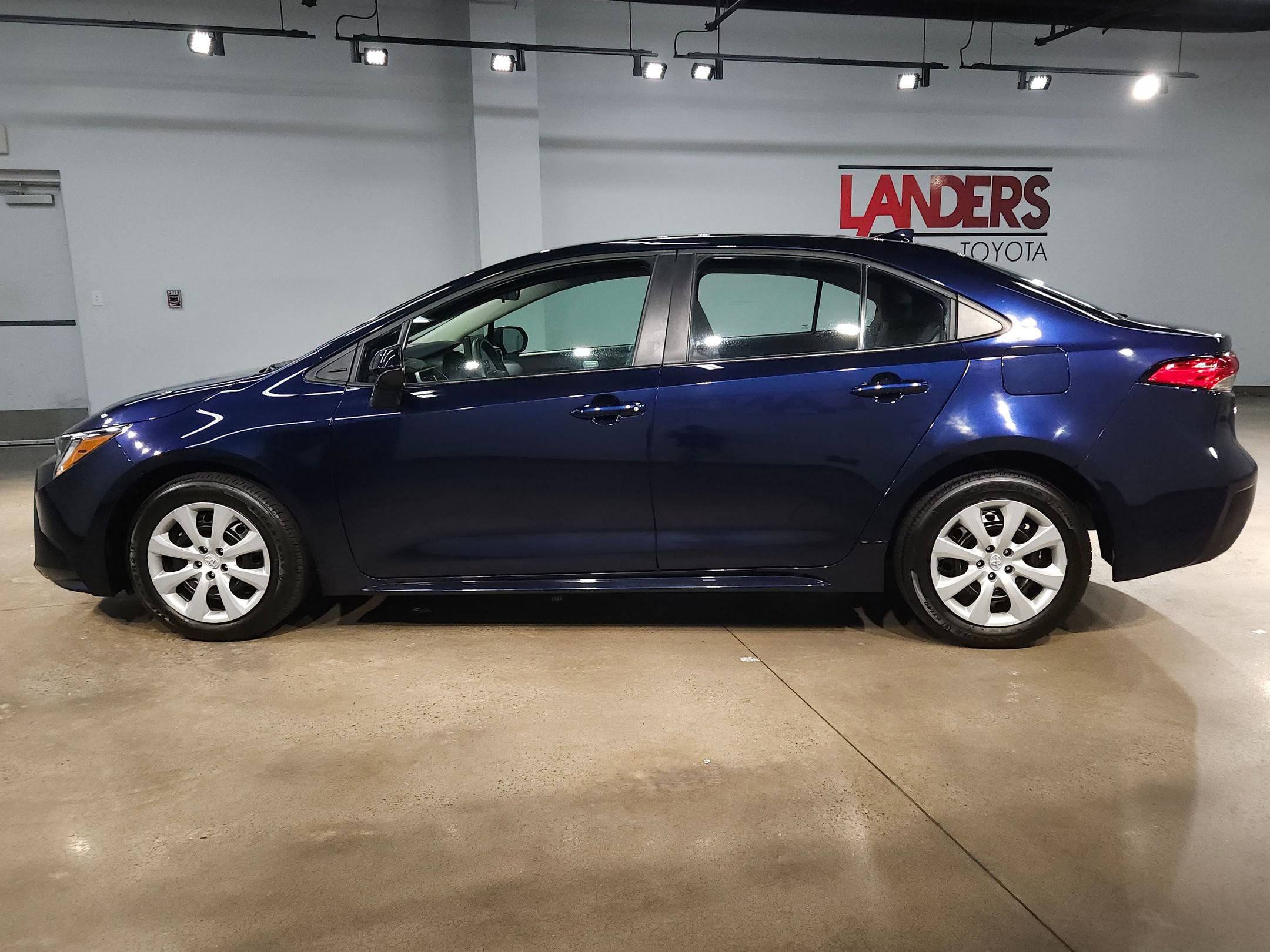 Used 2025 Toyota Corolla LE image 4