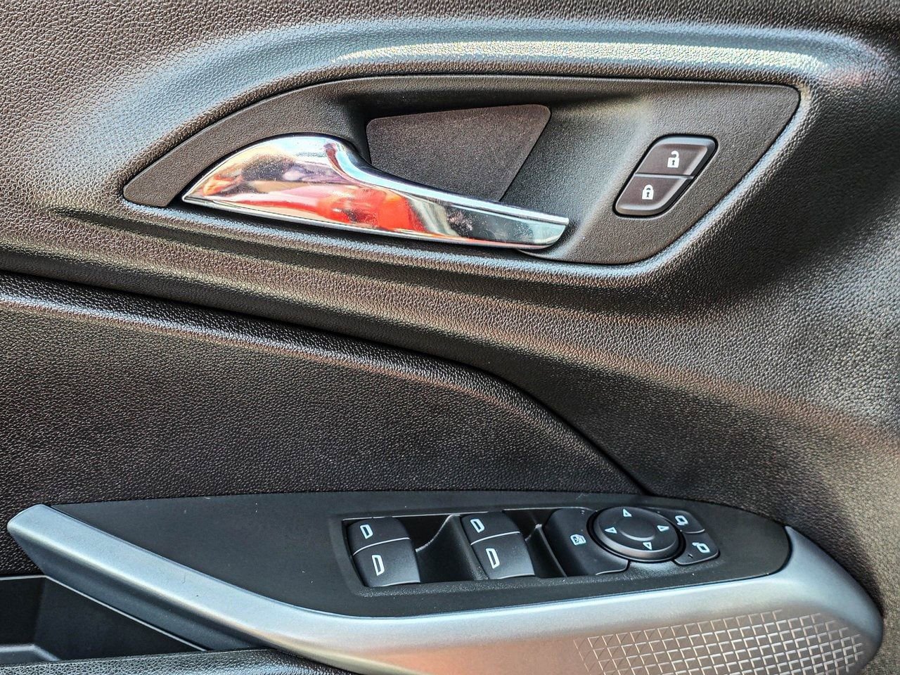 Used 2024 Chevrolet Trax LS w/ LS Convenience Package FWD image 12