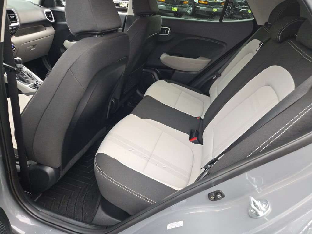 Used 2023 Hyundai Venue SEL FWD image 22