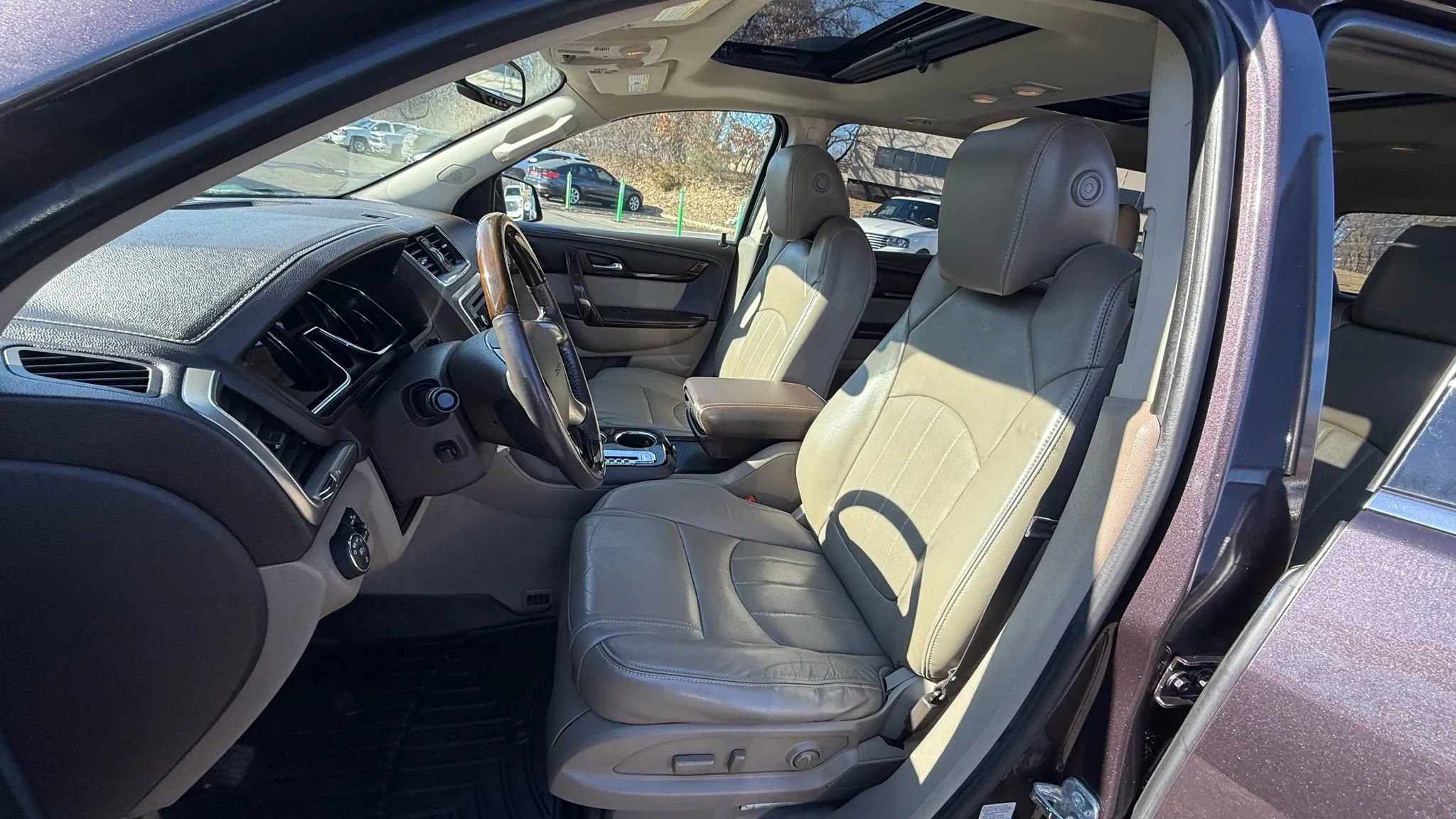Used 2015 GMC Acadia Denali image 2