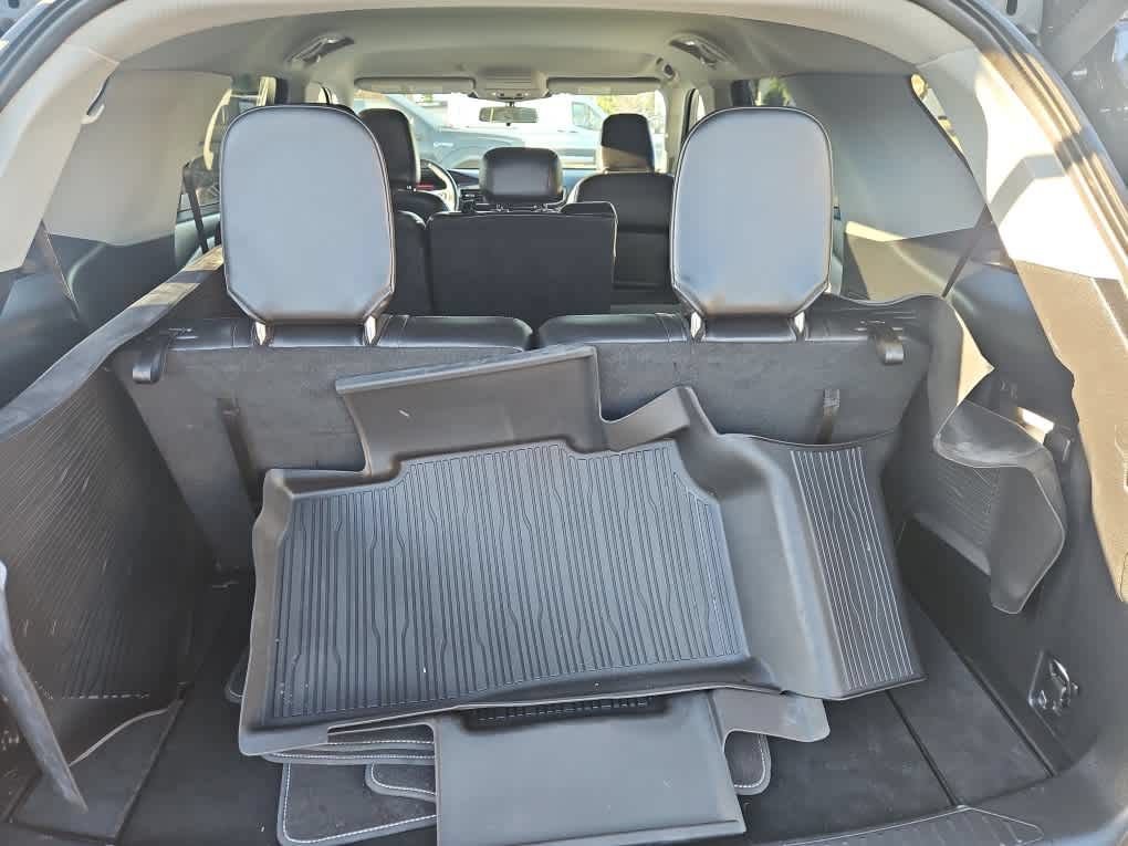 Used 2023 Ford Explorer XLT w/ Equipment Group 202A RWD image 8