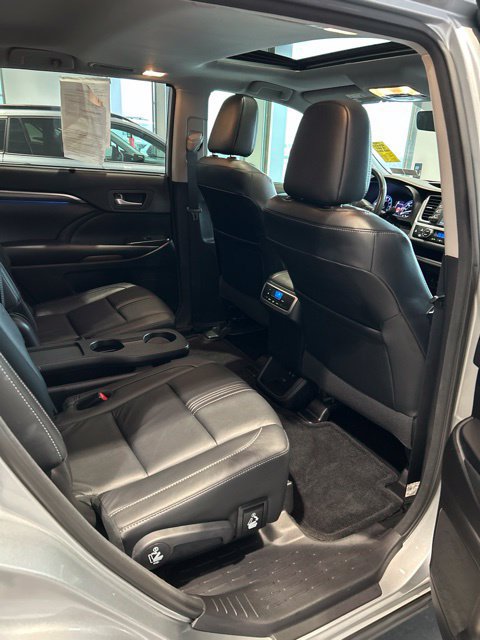Used 2018 Toyota Highlander SE FWD image 22