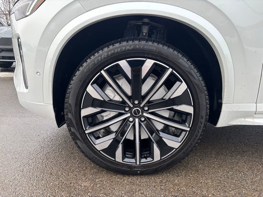 New 2026 Volvo XC90 B6 Plus w/ Protection Package Premier AWD/4WD image 9