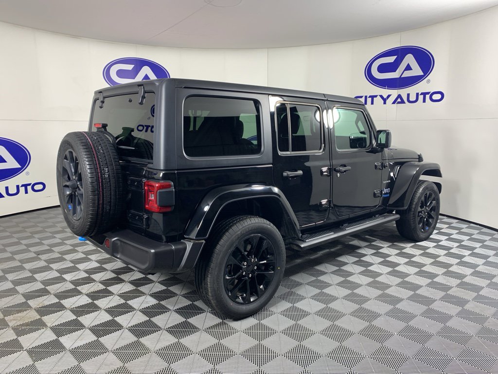Used 2022 Jeep Wrangler Unlimited Sahara w/ Cold Weather Group image 3