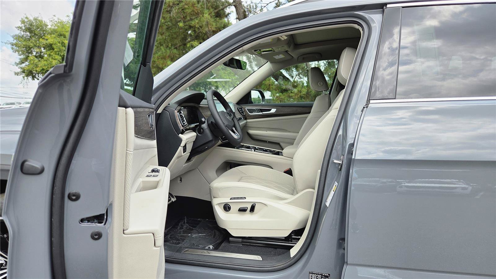 New 2026 Volkswagen Atlas SEL Premium R-Line AWD/4WD image 13