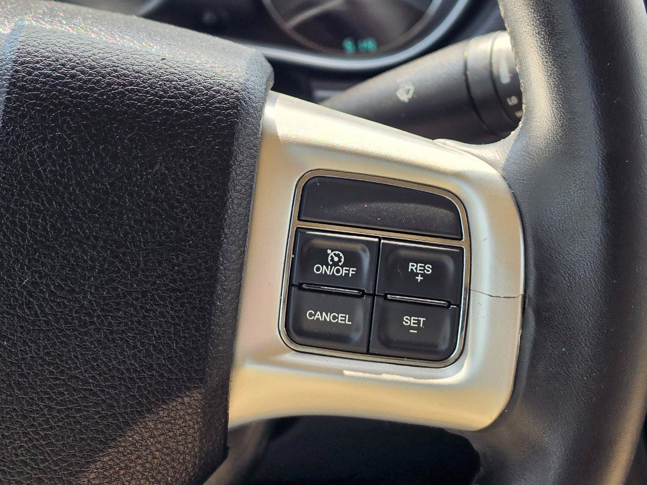 Used 2013 Dodge Avenger SXT FWD image 22