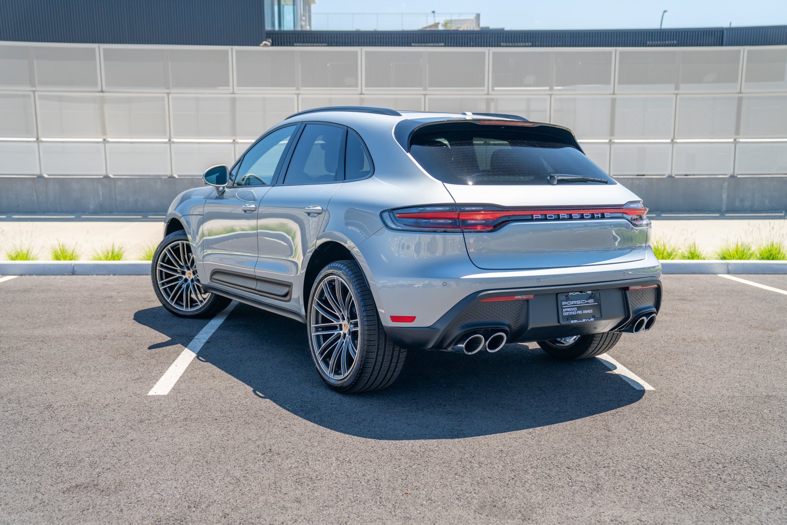 Certified 2026 Porsche Macan AWD/4WD image 3