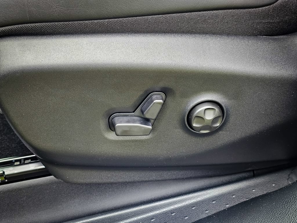 New 2027 Chrysler Pacifica Limited AWD/4WD image 16
