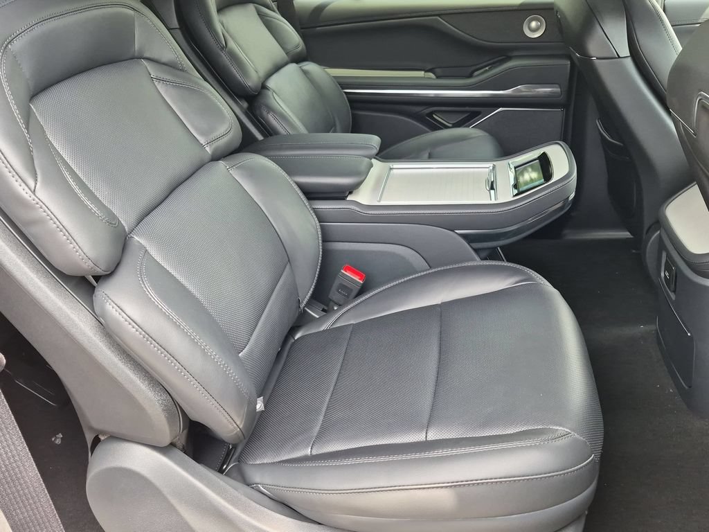 New 2027 Lincoln Navigator Reserve w/ Jet Appearance Package AWD/4WD image 21