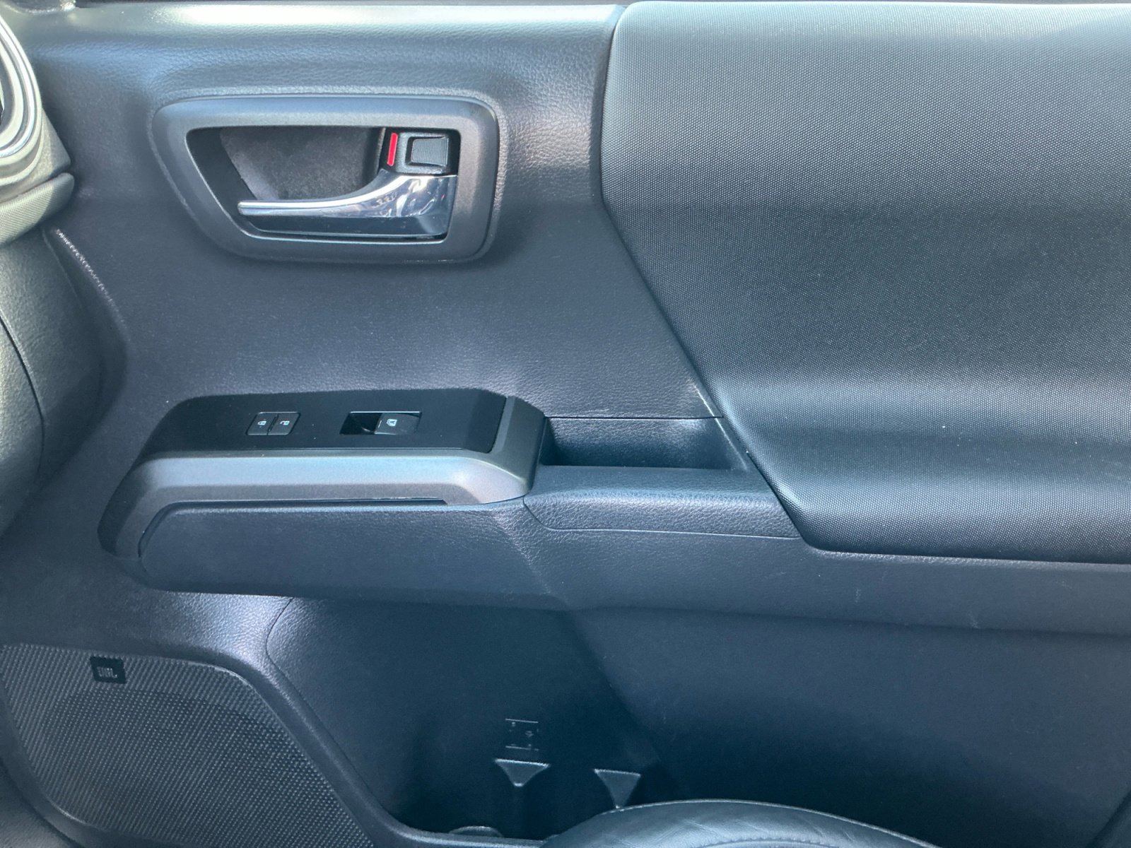 Used 2023 Toyota Tacoma TRD Off-Road image 16