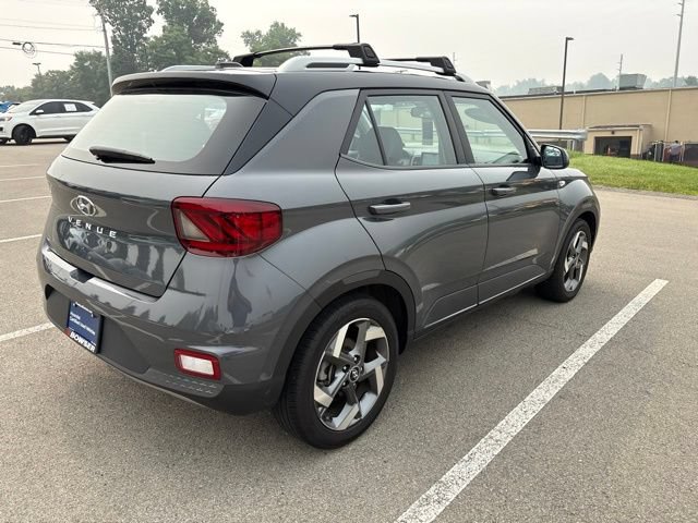 Used 2025 Hyundai Venue Limited FWD image 5