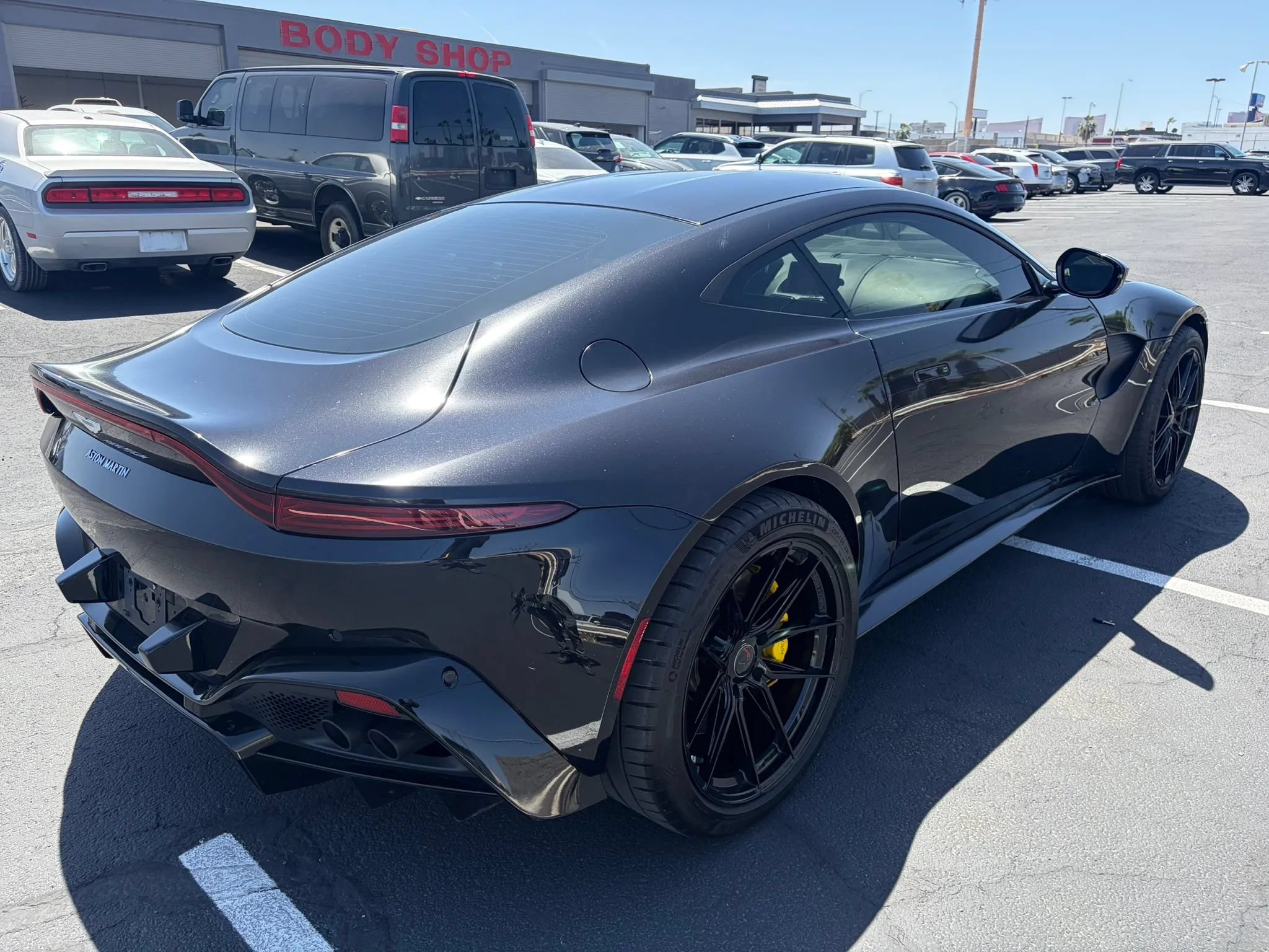 Used 2019 Aston Martin V8 Vantage Coupe RWD image 4