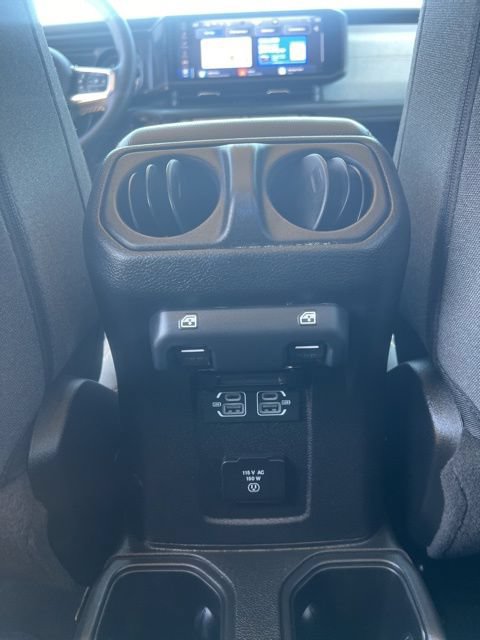 Used 2025 Jeep Wrangler Unlimited Sahara AWD/4WD image 26