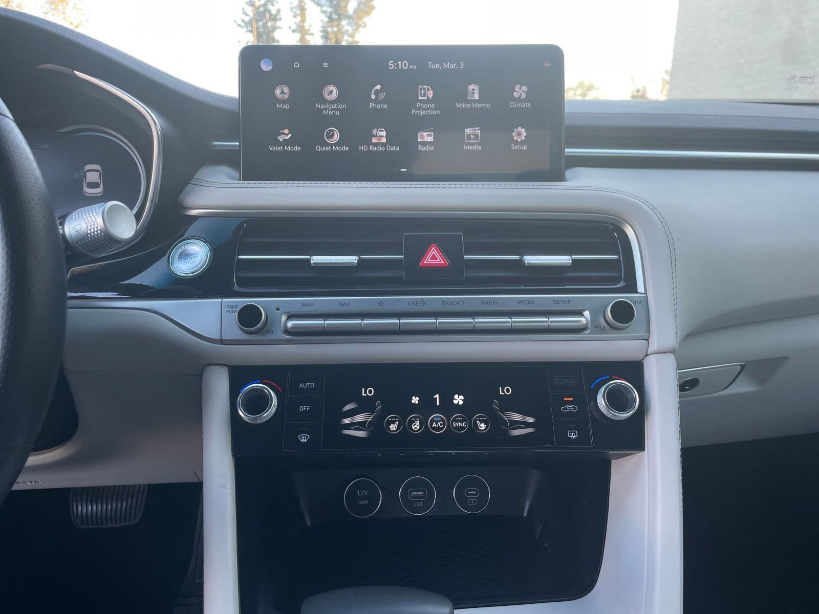 Used 2025 Genesis G70 2.5T image 17