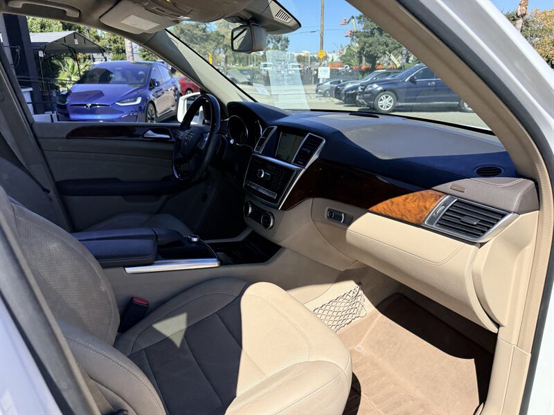 Used 2015 Mercedes-Benz ML 400 4MATIC image 28