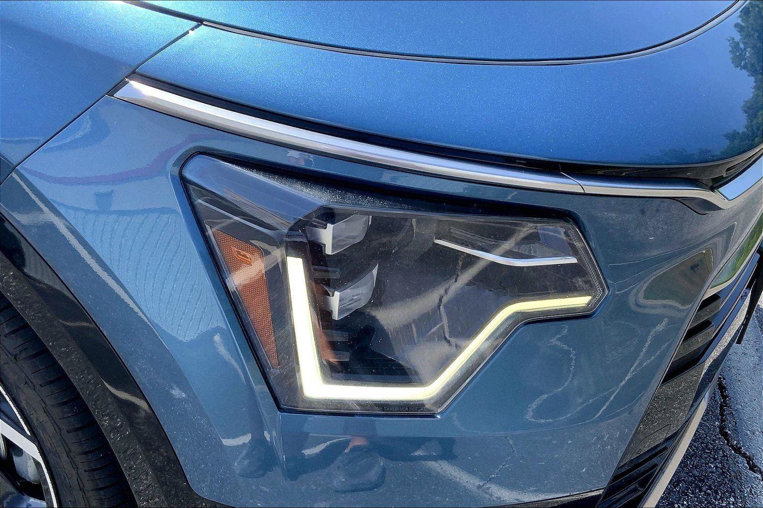 Used 2023 Kia Niro SX Touring FWD image 27