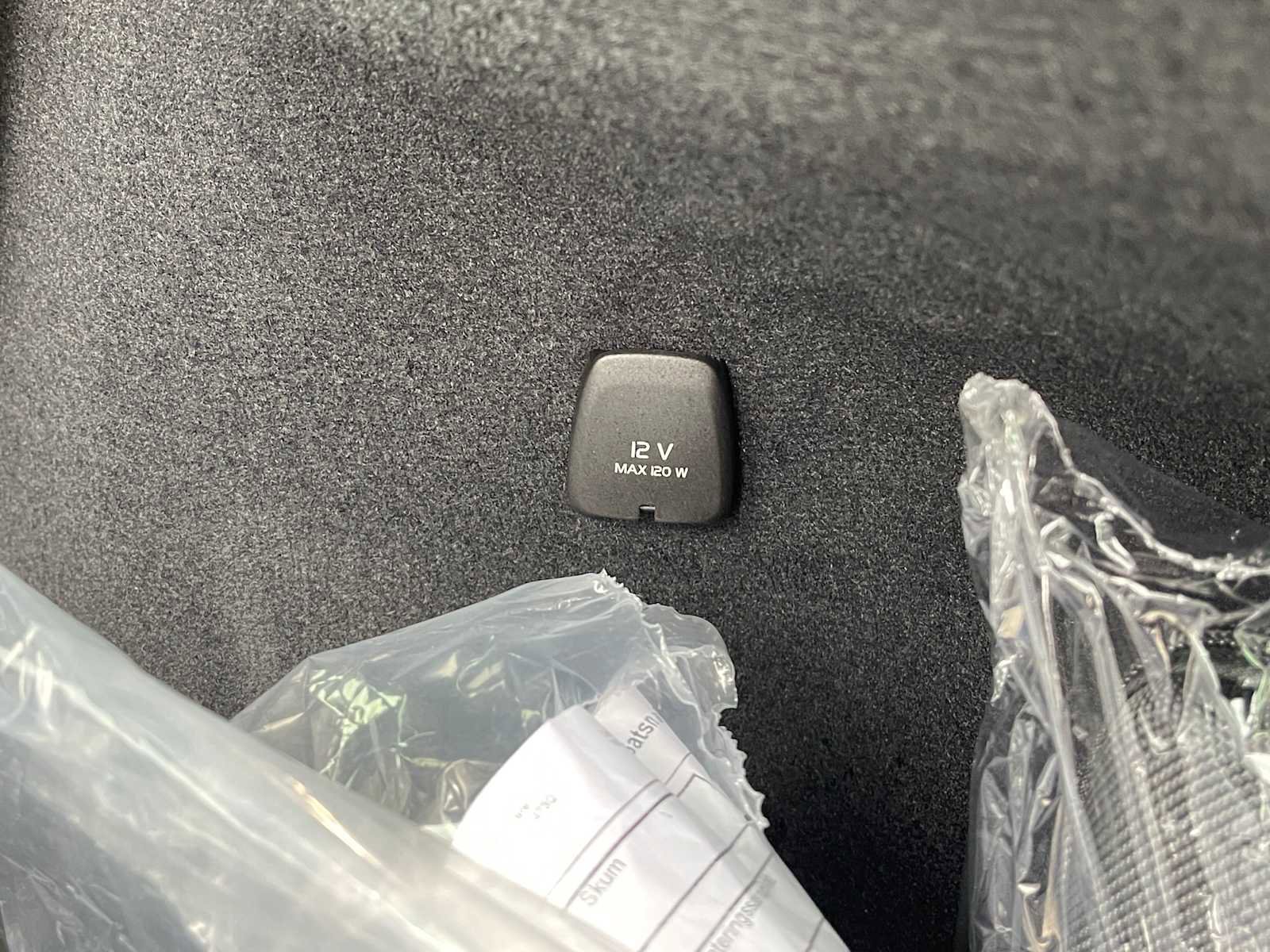 Used 2023 Volvo XC90 B6 Plus w/ Protection Package Premier image 15