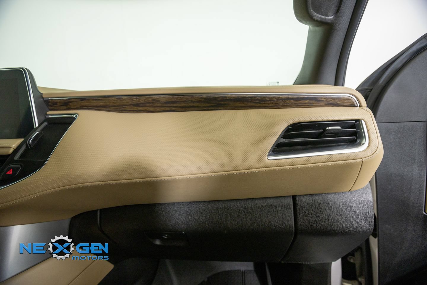 Used 2022 Chevrolet Suburban Premier AWD/4WD image 42
