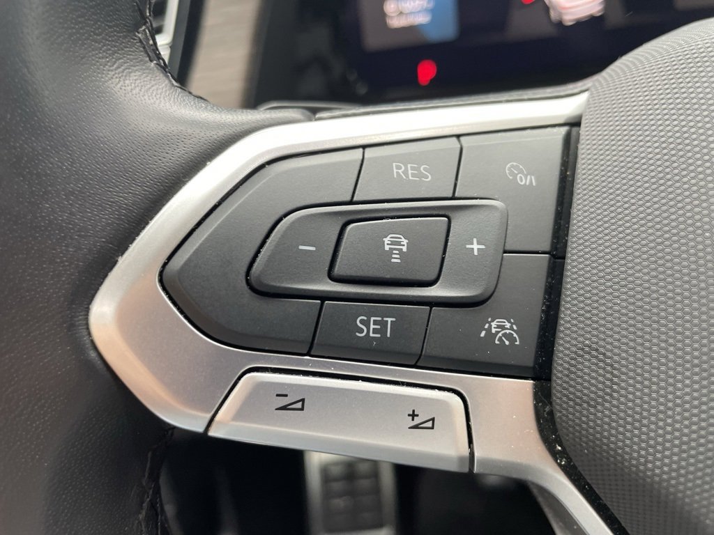 Used 2025 Volkswagen Atlas SEL Premium R-Line image 12