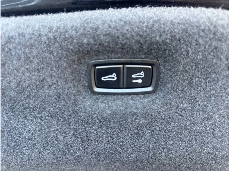 Used 2020 Porsche Taycan 4S image 46