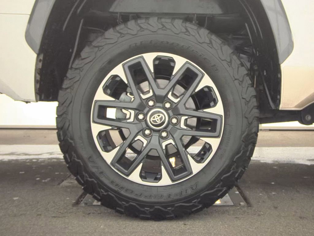 Used 2022 Toyota Tundra Limited image 3