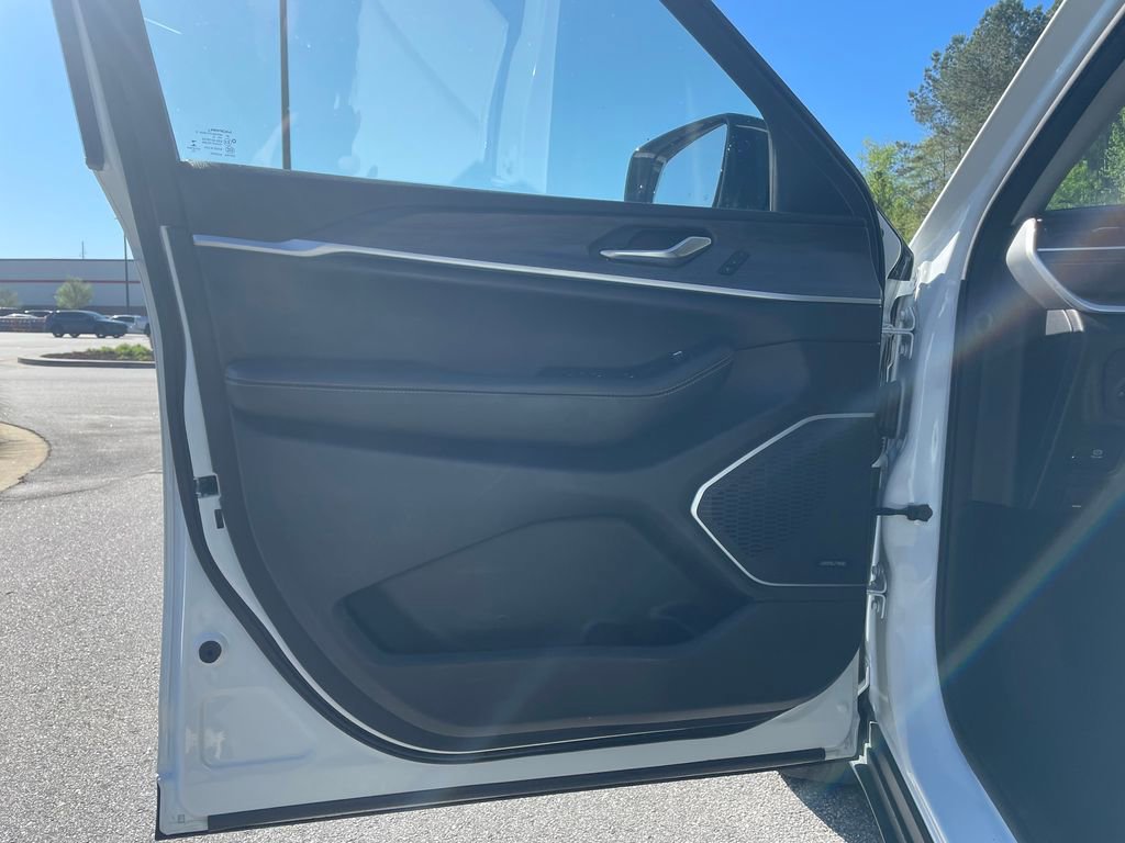 Used 2022 Jeep Grand Cherokee L Limited w/ Black Appearance Package image 9