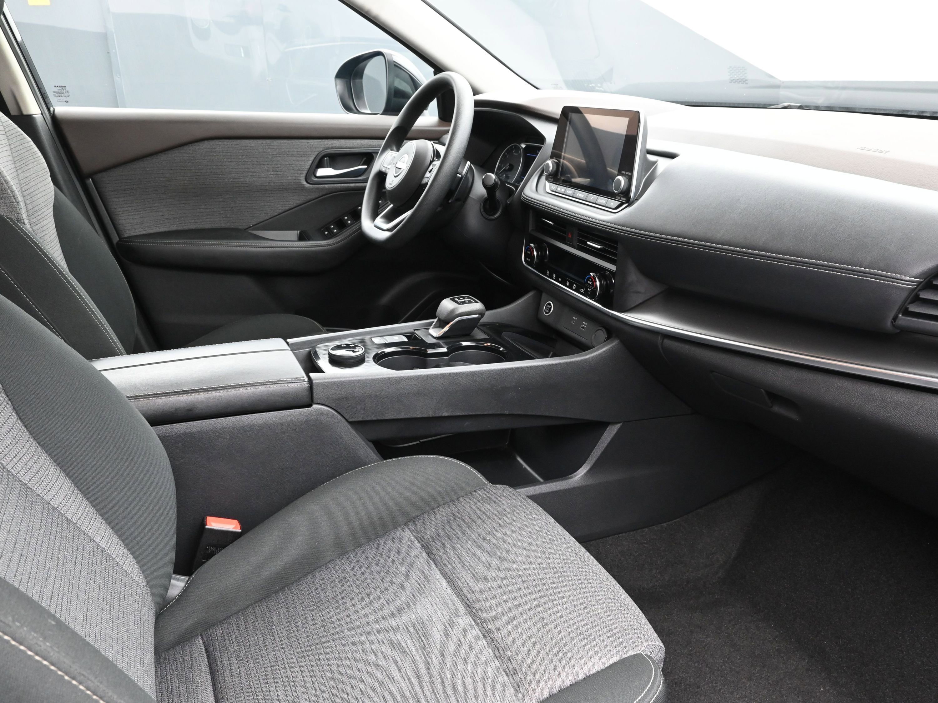 Used 2023 Nissan Rogue SV image 26