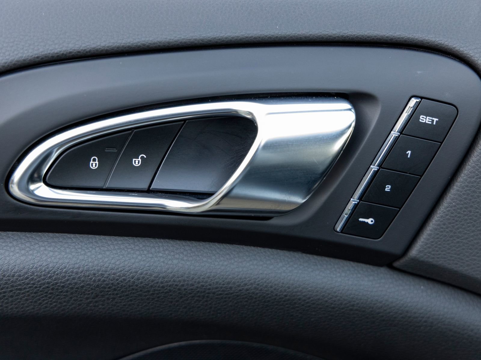 Used 2016 Porsche Cayenne image 22