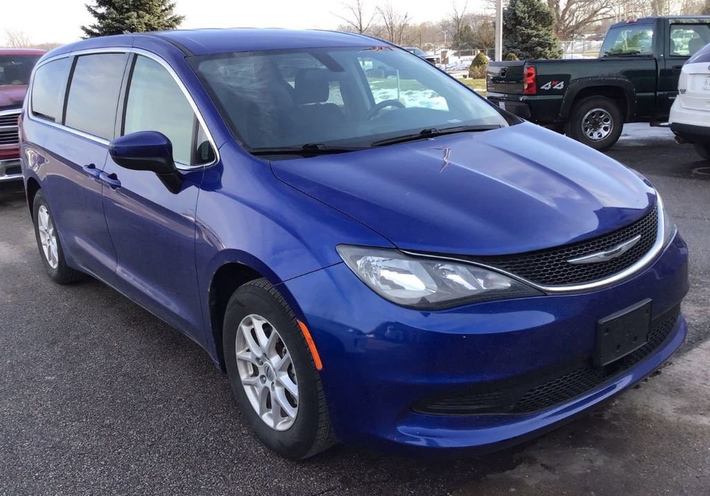 Used 2021 Chrysler Voyager LX image 5