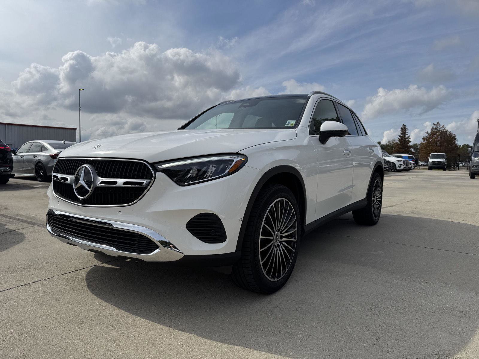 Certified 2025 Mercedes-Benz GLC 300 image 3