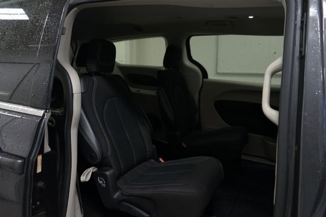 Used 2022 Chrysler Voyager LX image 21
