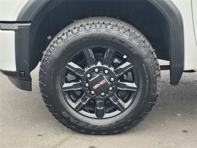 Used 2025 GMC Sierra 2500 AT4 image 11
