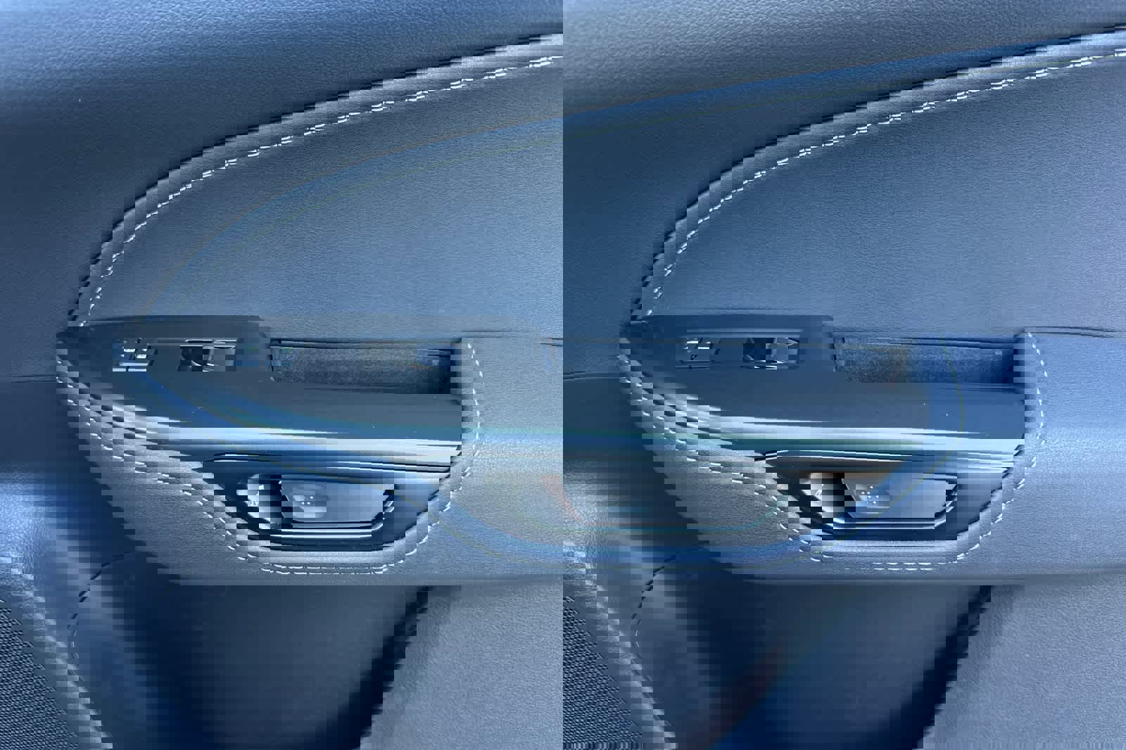 Used 2025 Lexus NX 350h AWD w/ Accessory Package (2T) image 19