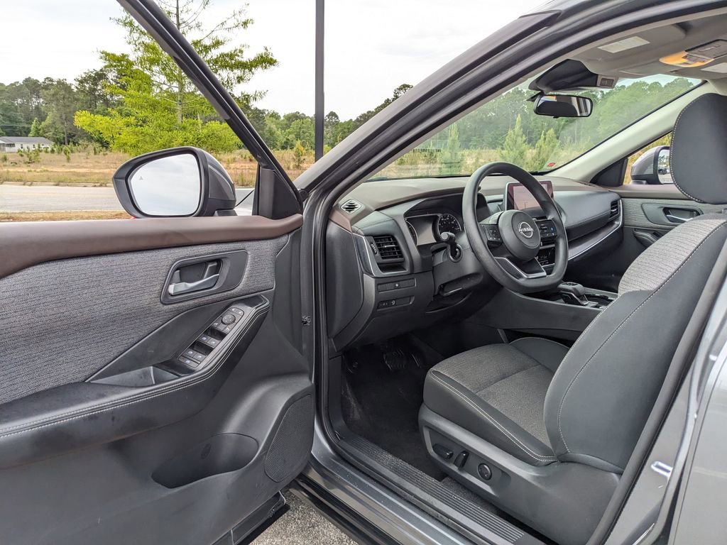 Used 2023 Nissan Rogue SV FWD image 33